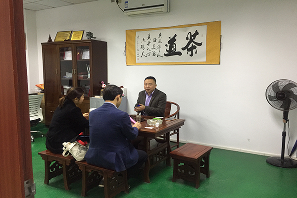 哪里找智能手環(huán)模具廠？深圳注塑模具廠前來報道